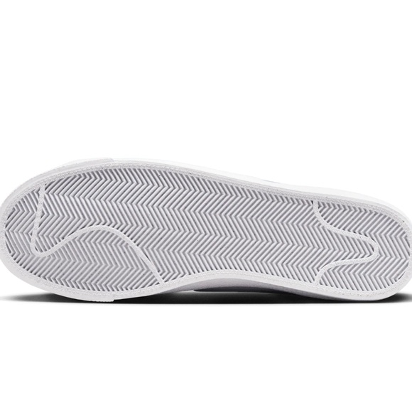 Nike Men’s BLAZER MID '77 VNTG

Style BQ6806-126 Sneakers - Picture 12 of 16